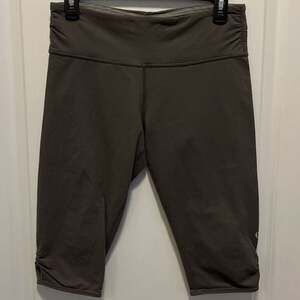 Lululemon Squad Goals Crop 17" Dark Olive Leggings Women's Size 6